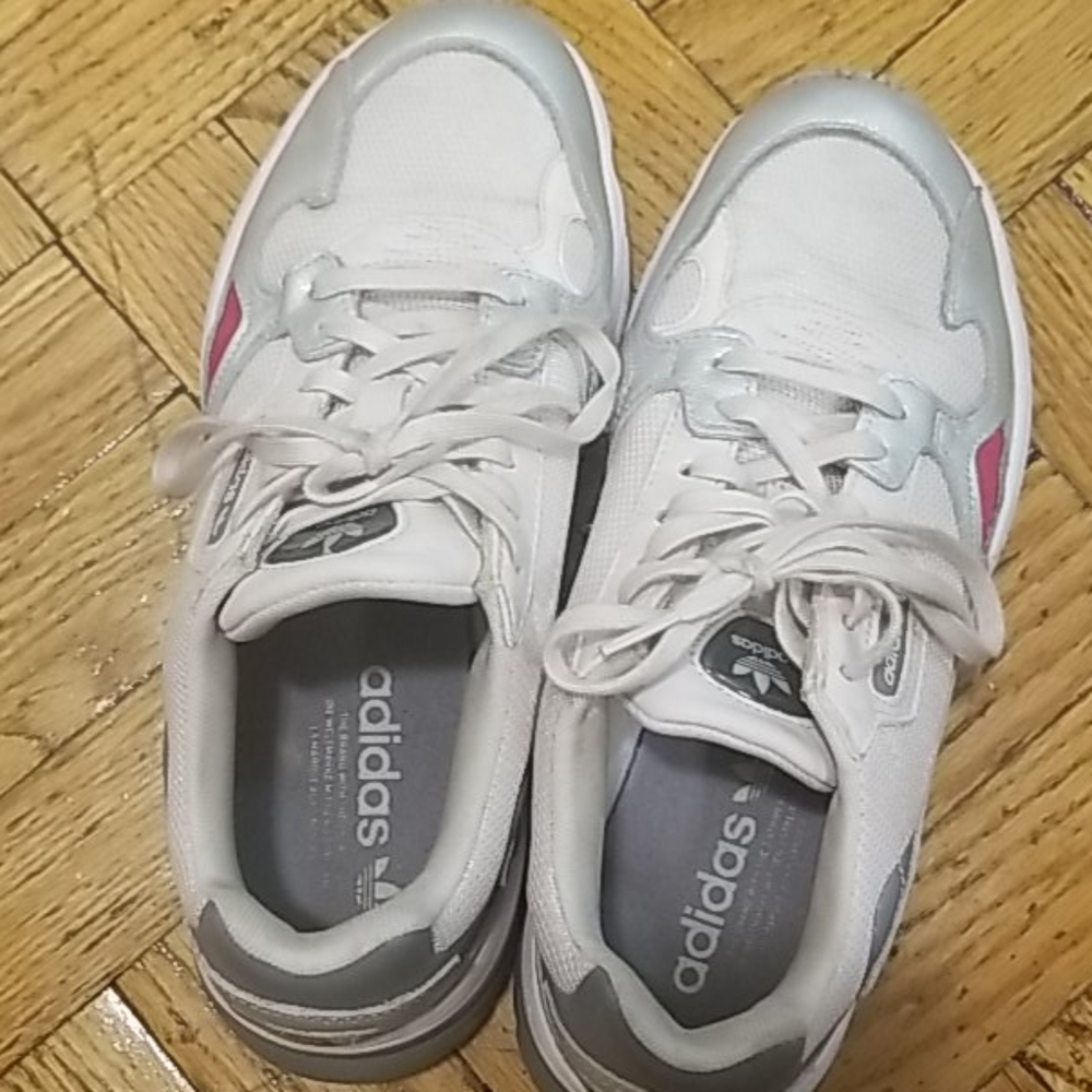 Adidas Sneakers